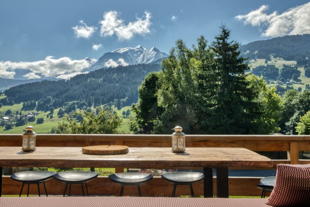 La vue du mont blanc est splendide.. depuis l'ensemble du chalet.